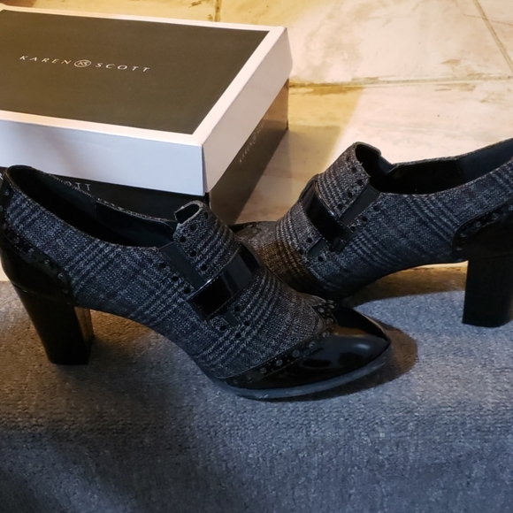 Shoes - Picture 5 of 5